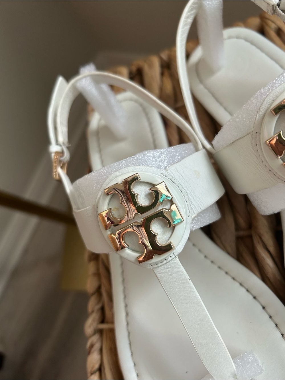 Tory Burch White Thong Sandals with Gold Logo - Picture 3 of 5